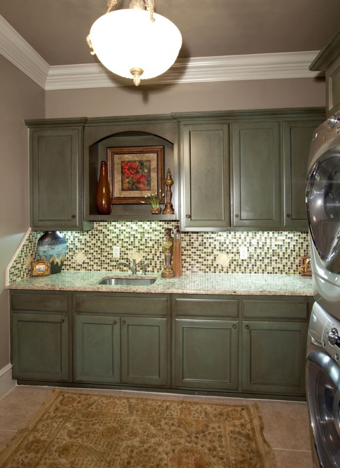 Photo of a traditional laundry room in Oklahoma City.