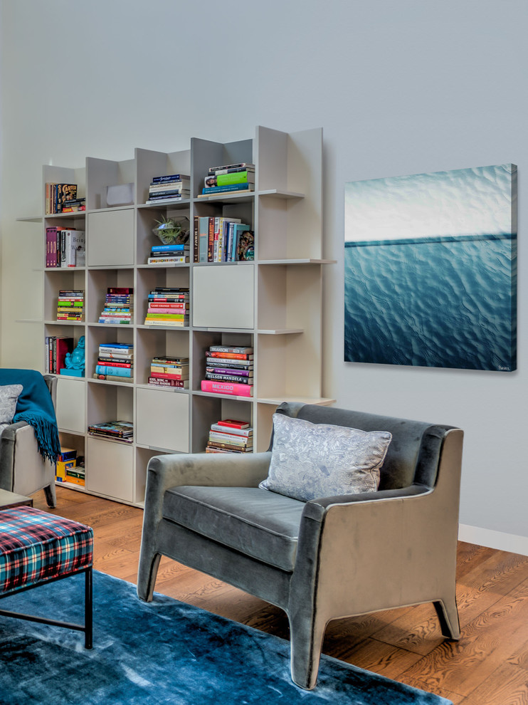 Transitional home design photo in Los Angeles