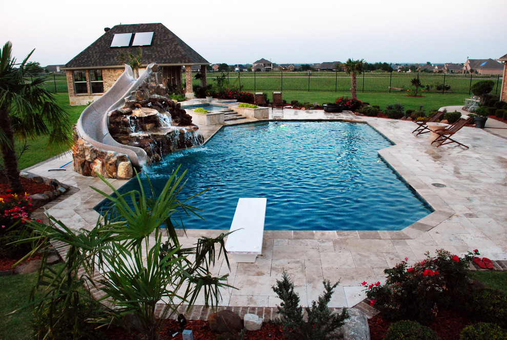 Design ideas for a traditional pool in Dallas.