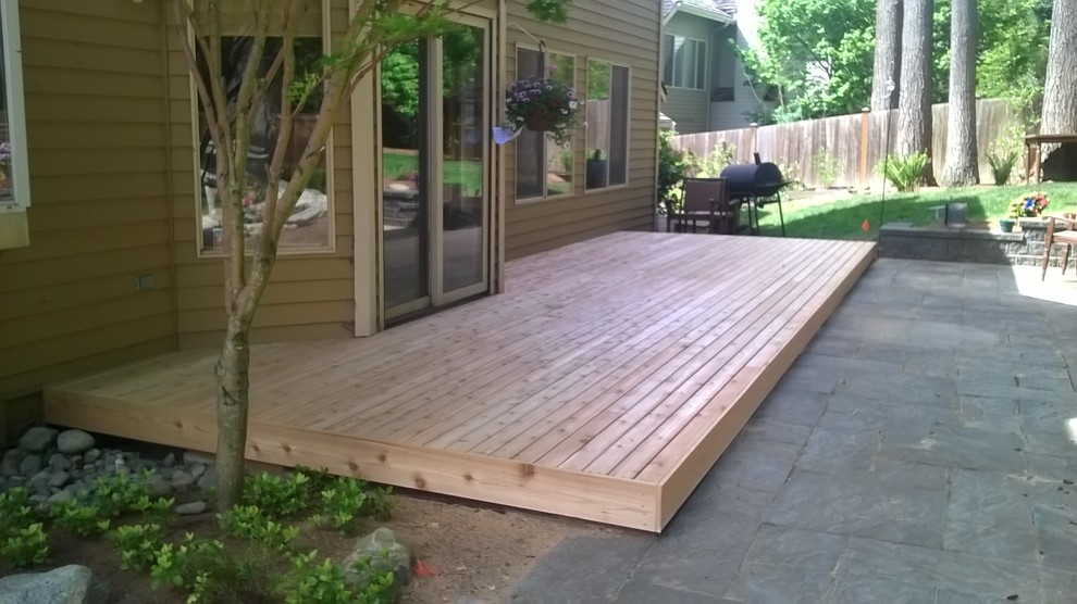 Inspiration for a transitional deck remodel in Seattle