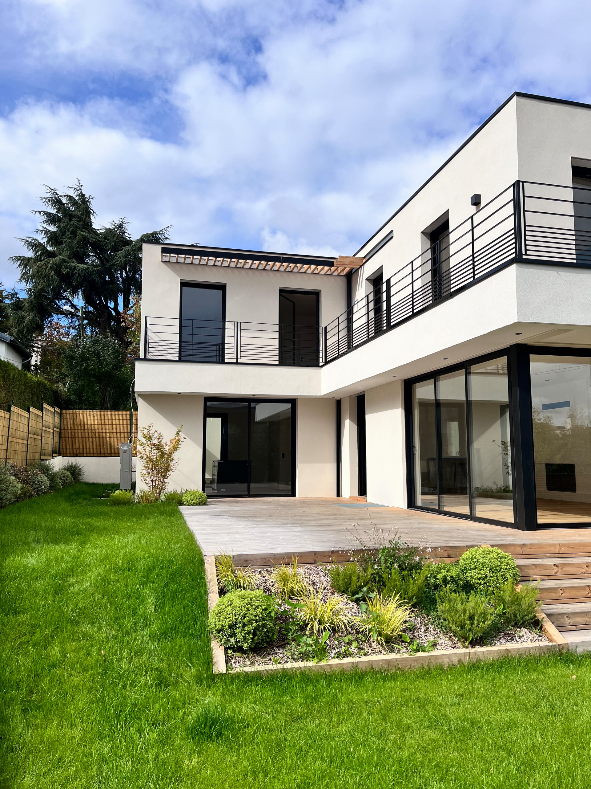 L  - Construction d'une maison - Calme dans la ville