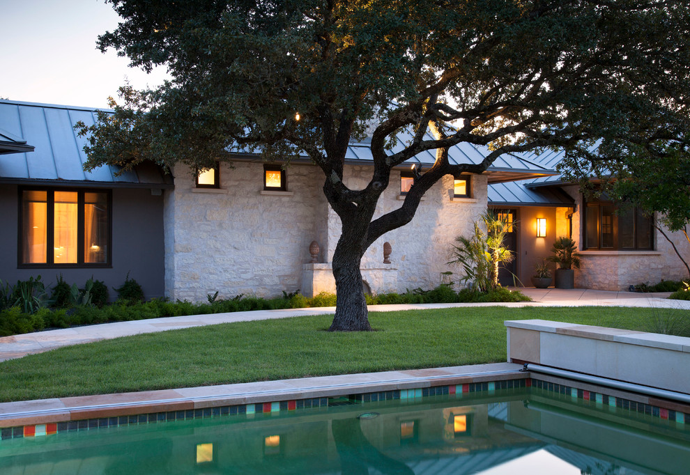 This is an example of a transitional garden in Austin.