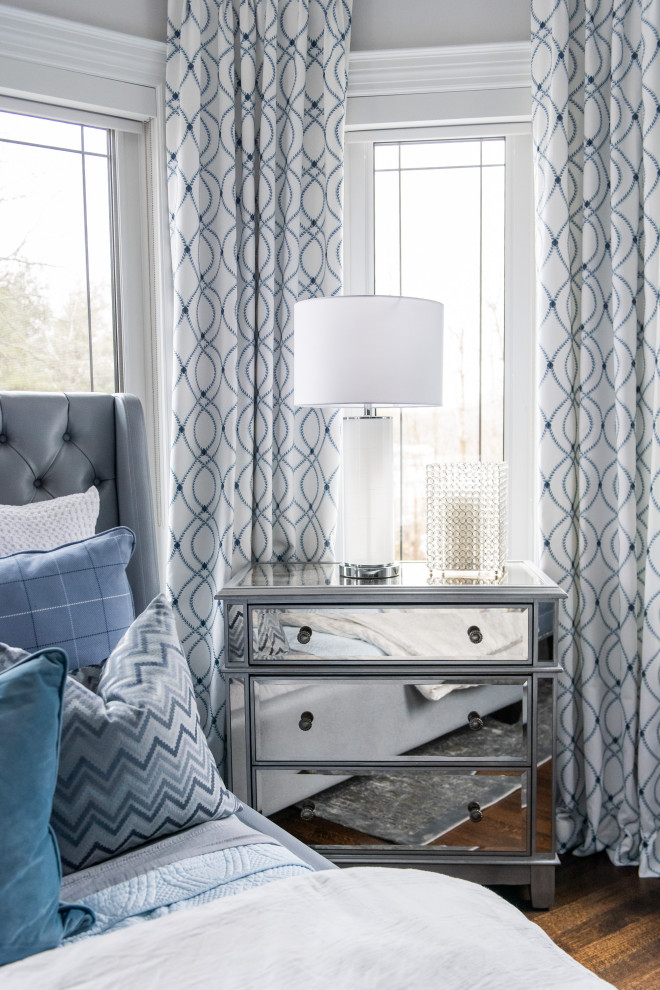 Home design - transitional home design idea in Toronto
