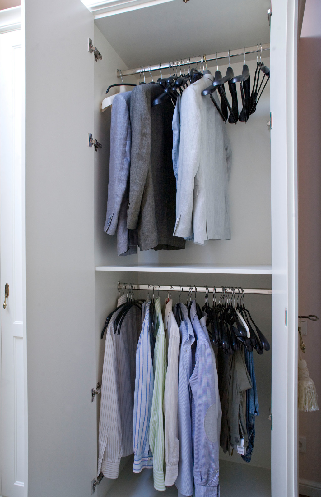 Гардеробная в деревянном доме