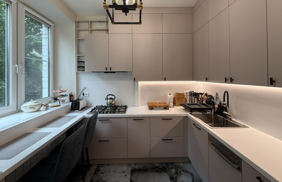 Эргономичная кухня в цвете серый кашемир