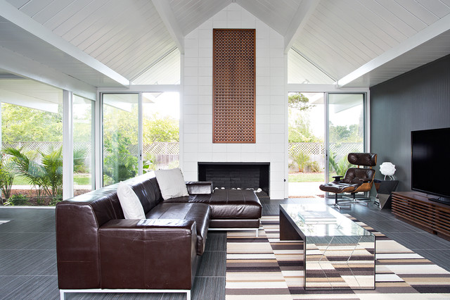 Double Gable Eichler Remodel retro-vardagsrum