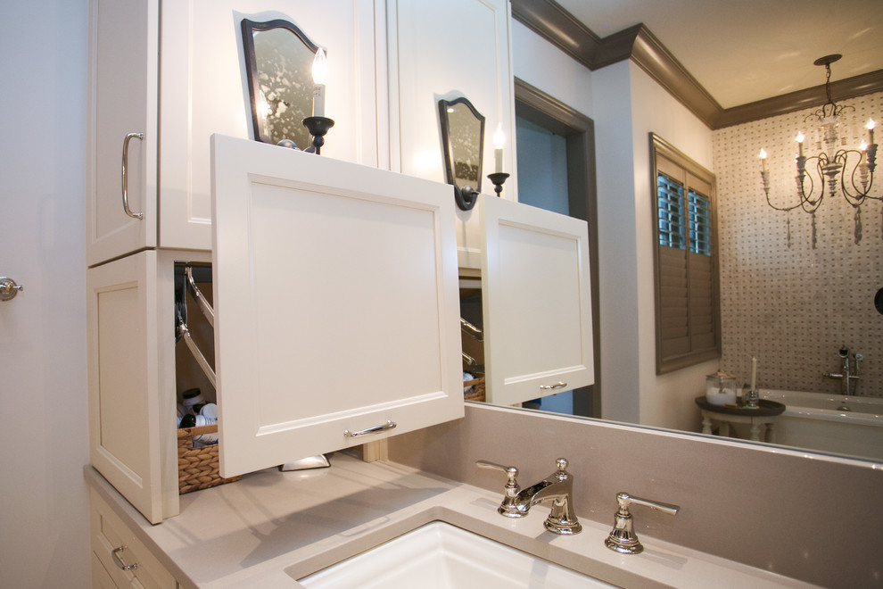 Inspiration for a transitional home design remodel in Indianapolis