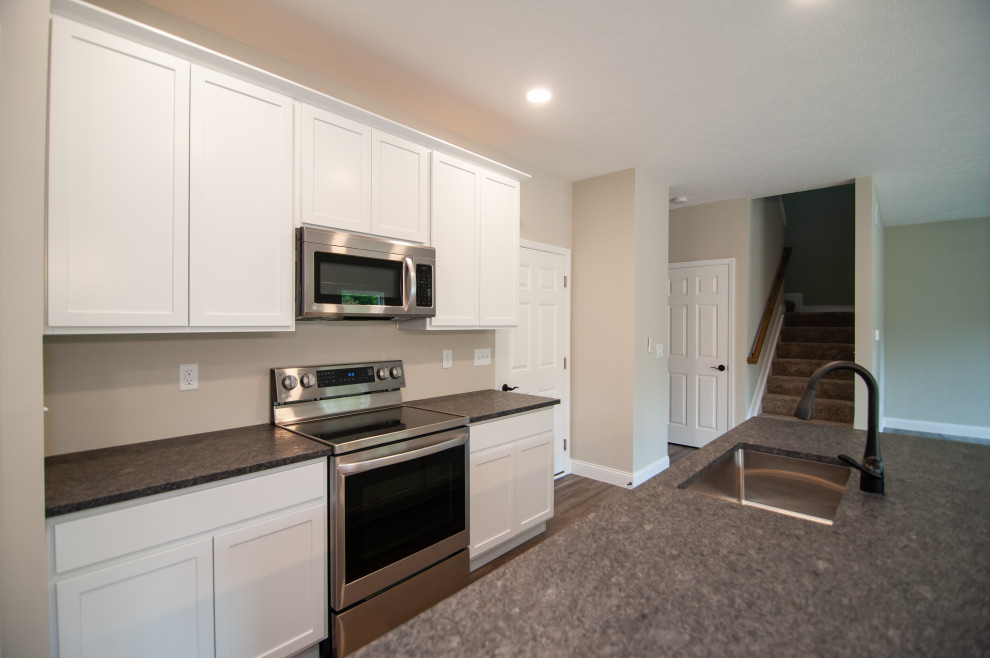 New 2 story home in Morrow