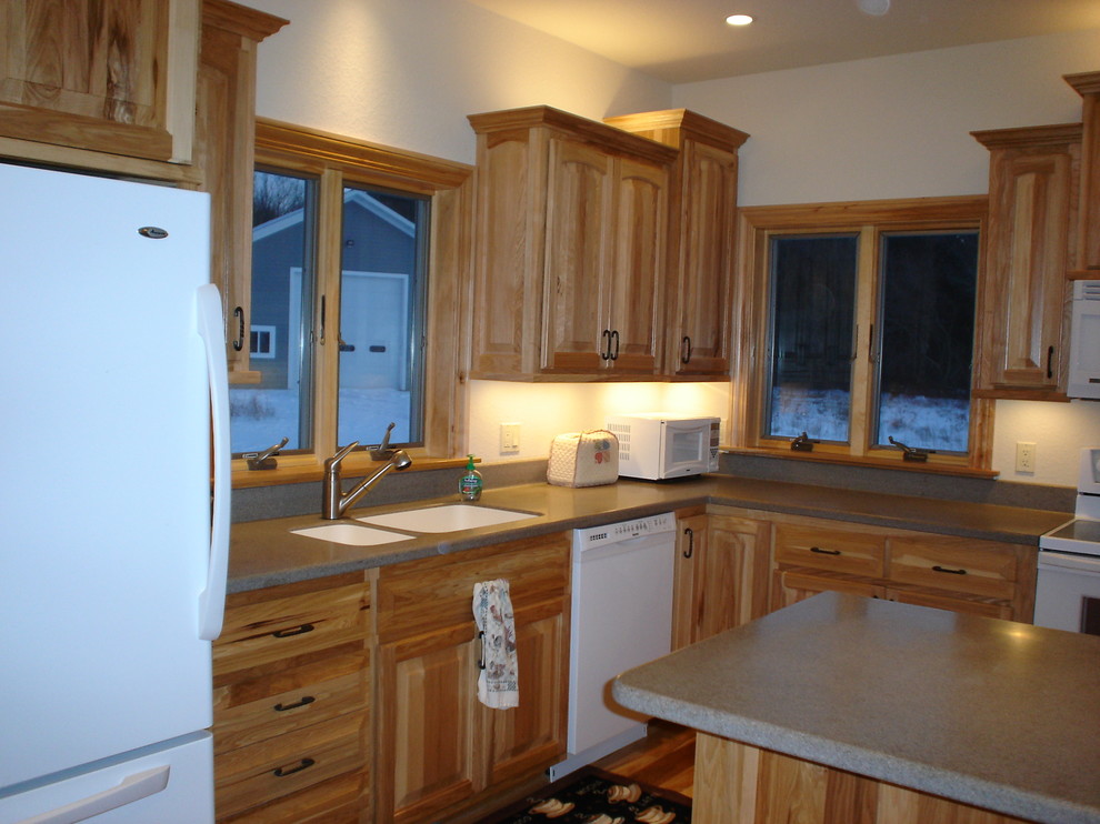 Example of a kitchen design in Milwaukee with raised-panel cabinets and laminate countertops