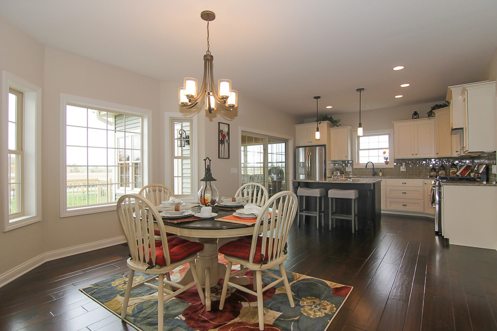 Example of a transitional kitchen design in Milwaukee