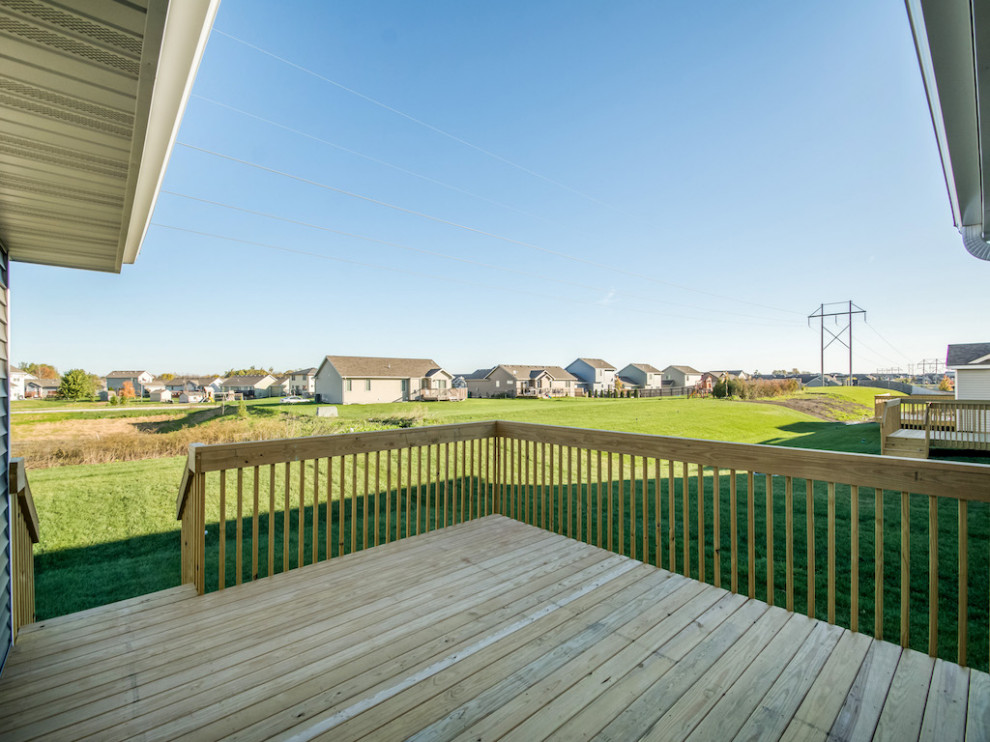 Deck - mid-sized transitional backyard deck idea with no cover