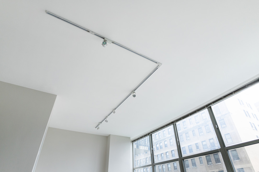 Minimalist home design photo in Chicago
