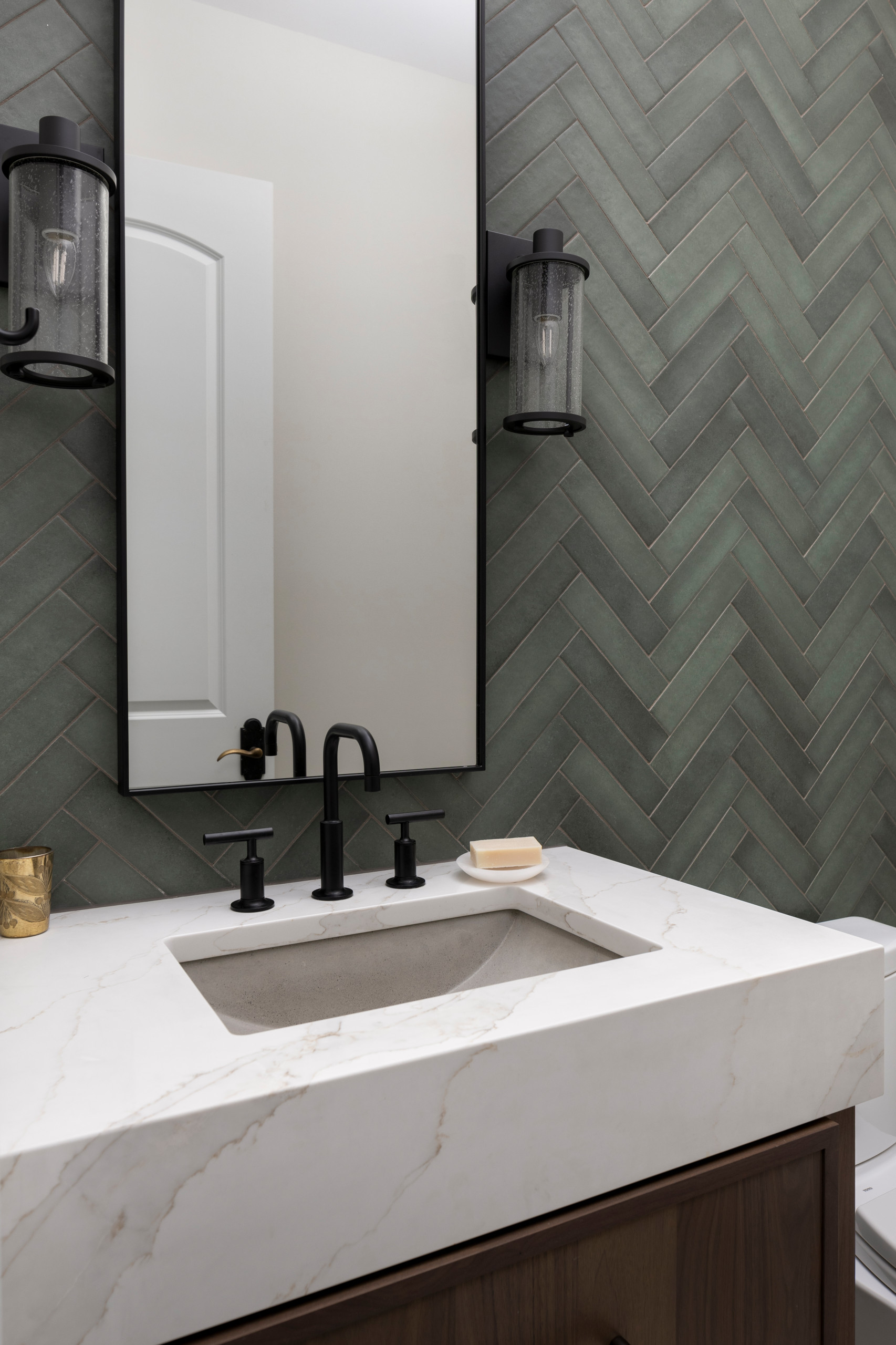 Deeply In-Grained: Seamlessly Crafted Style