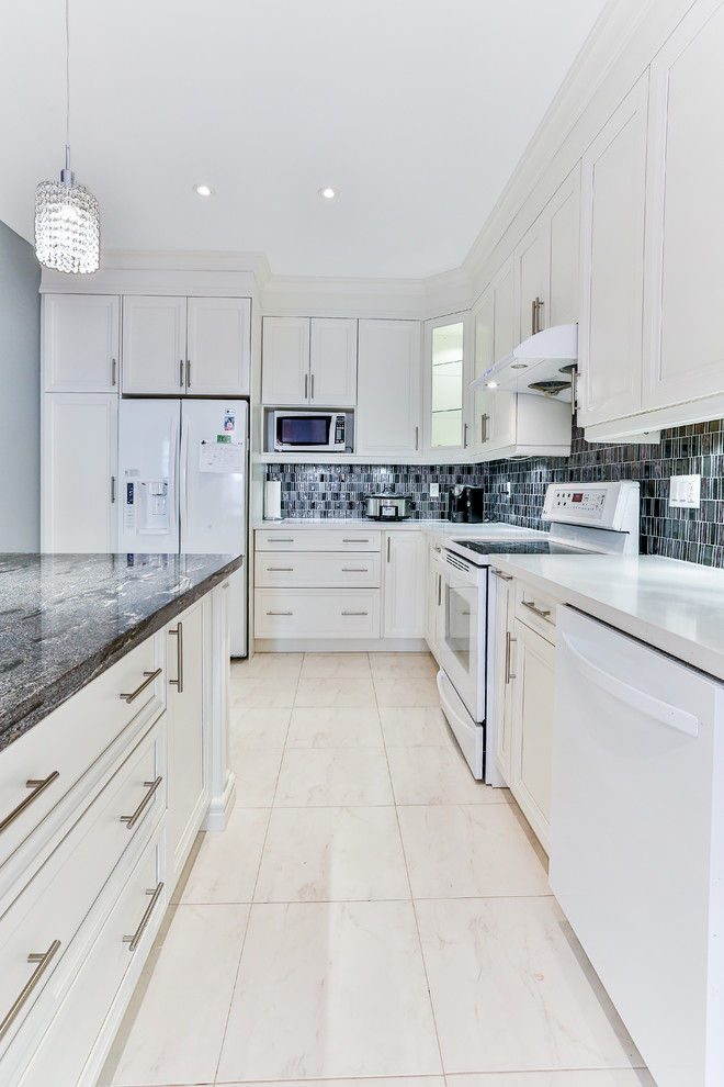 Kitchen - transitional kitchen idea in Toronto