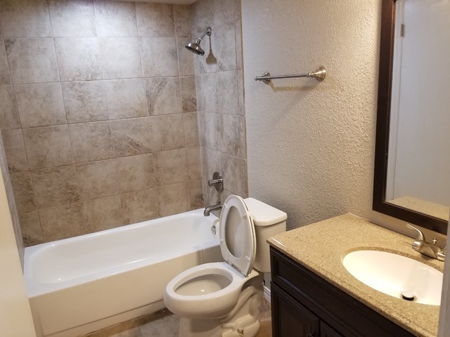 36th house traditional-bathroom