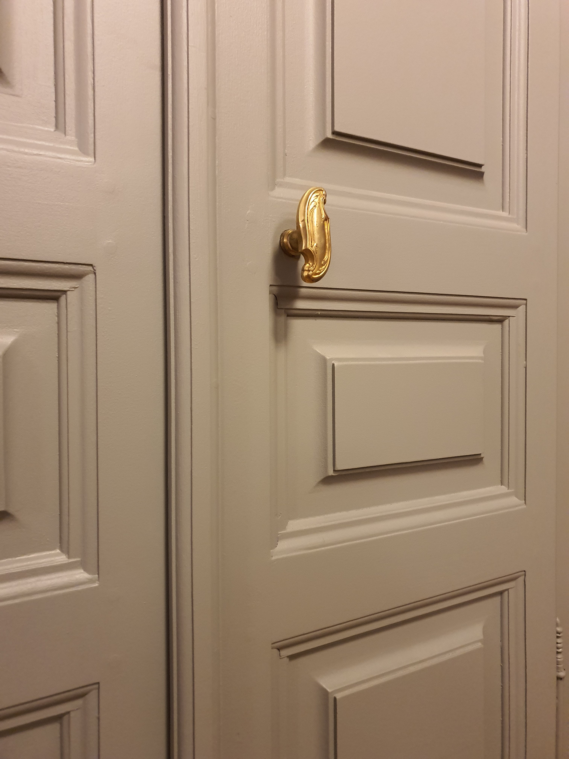 Fabrication armoire style "ancien" en menuiserie traditionnelle