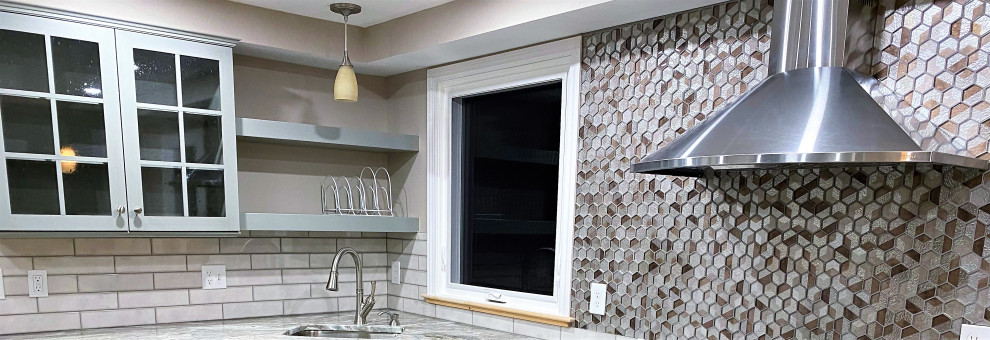 Example of a mid-sized transitional u-shaped vinyl floor and brown floor eat-in kitchen design in Boston with an undermount sink, recessed-panel cabinets, gray cabinets, granite countertops, beige backsplash, ceramic backsplash, stainless steel appliances, a peninsula and multicolored countertops