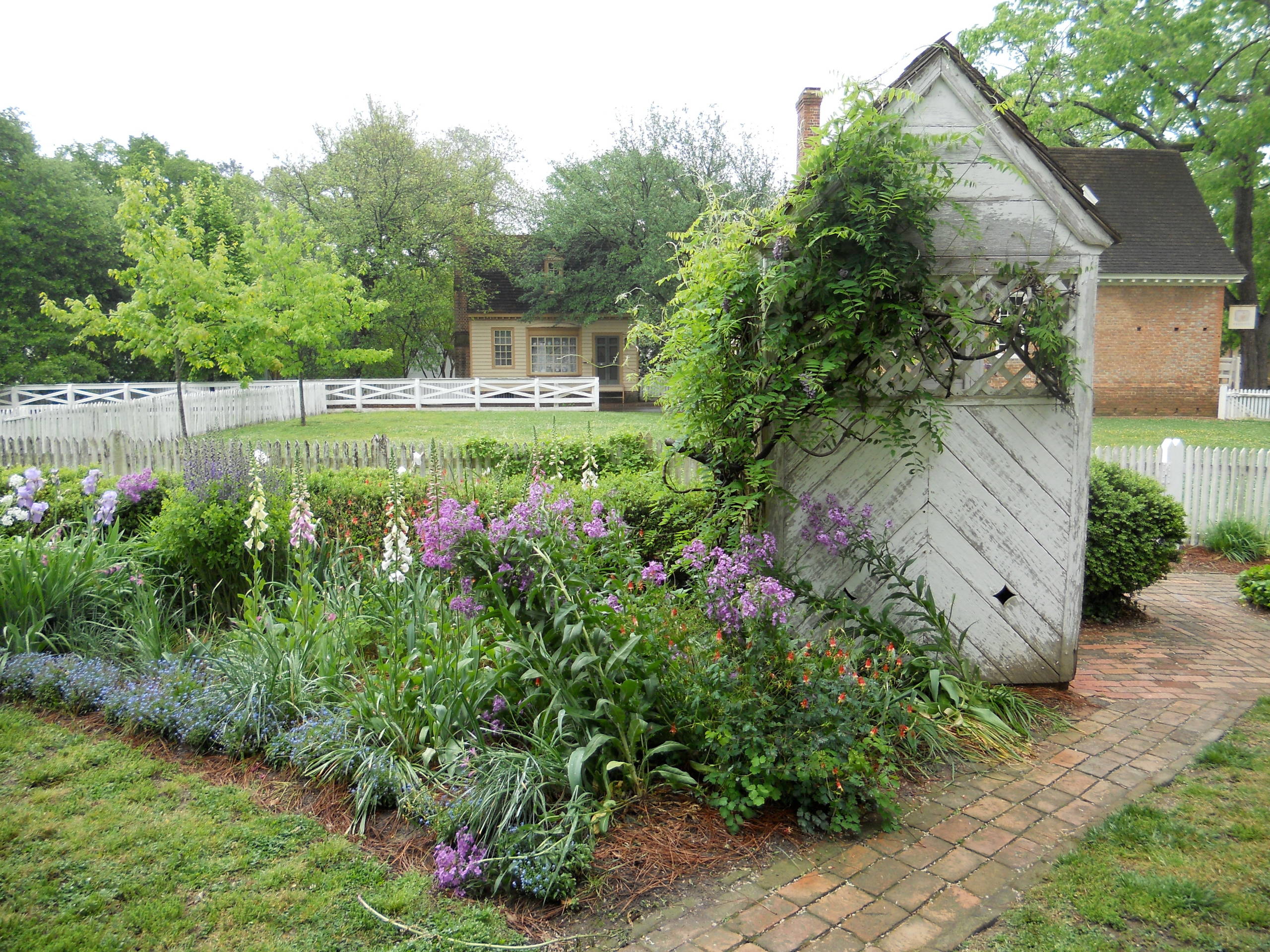 Spring Garden Ideas From Colonial Williamsburg, image size:2560x1920