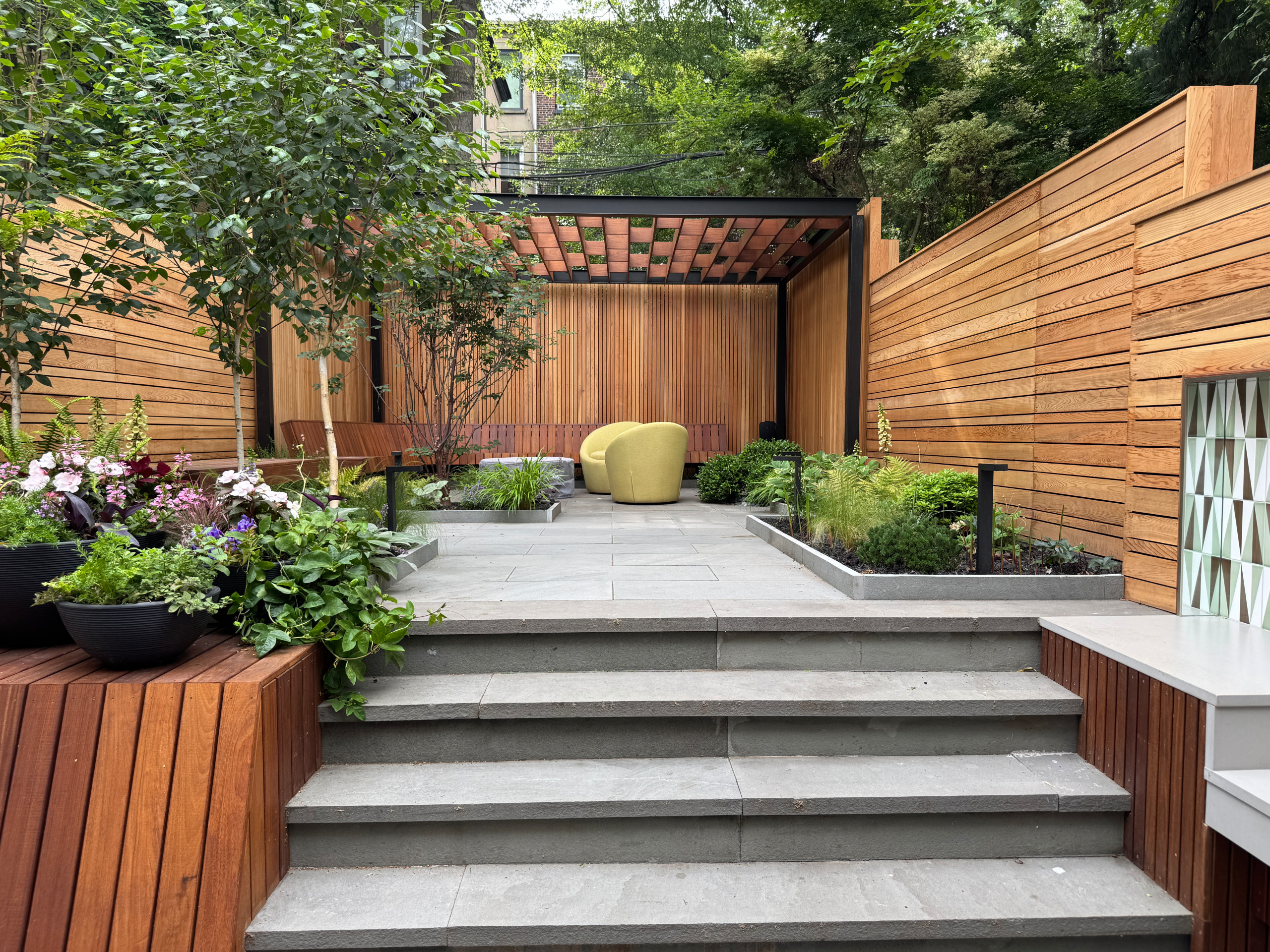 Inspiration for a landscaping in New York.