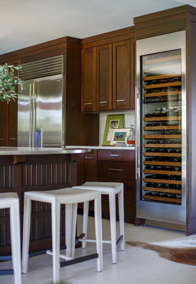 Example of a transitional home design design in Jacksonville