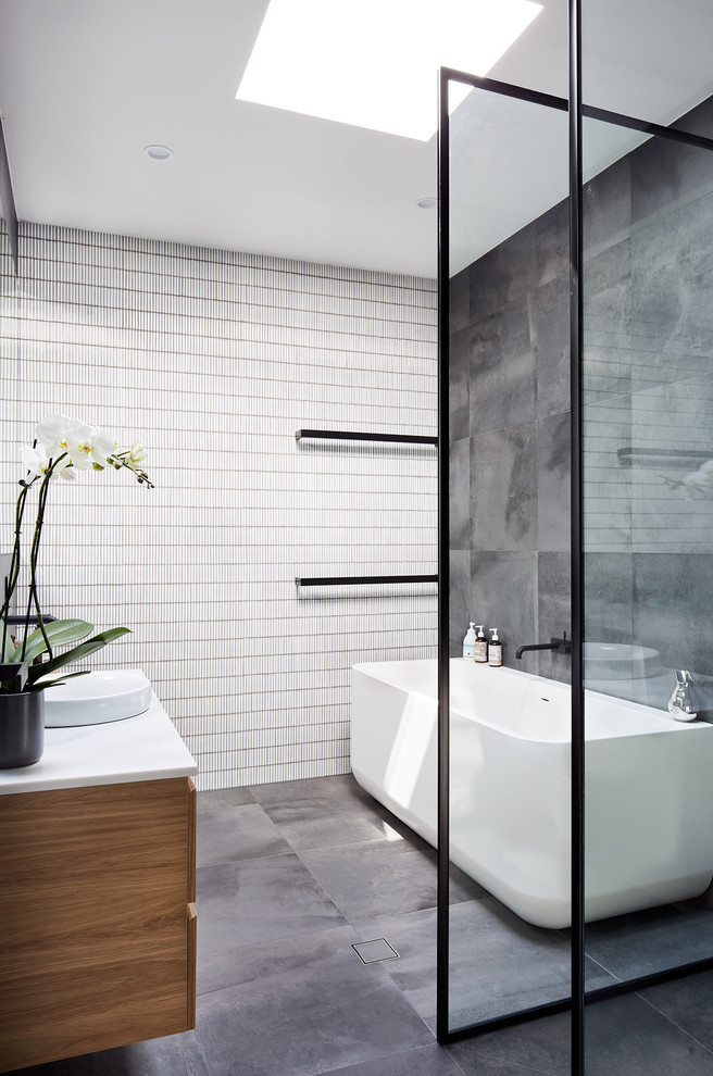 Inspiration for a contemporary bathroom in Sydney.
