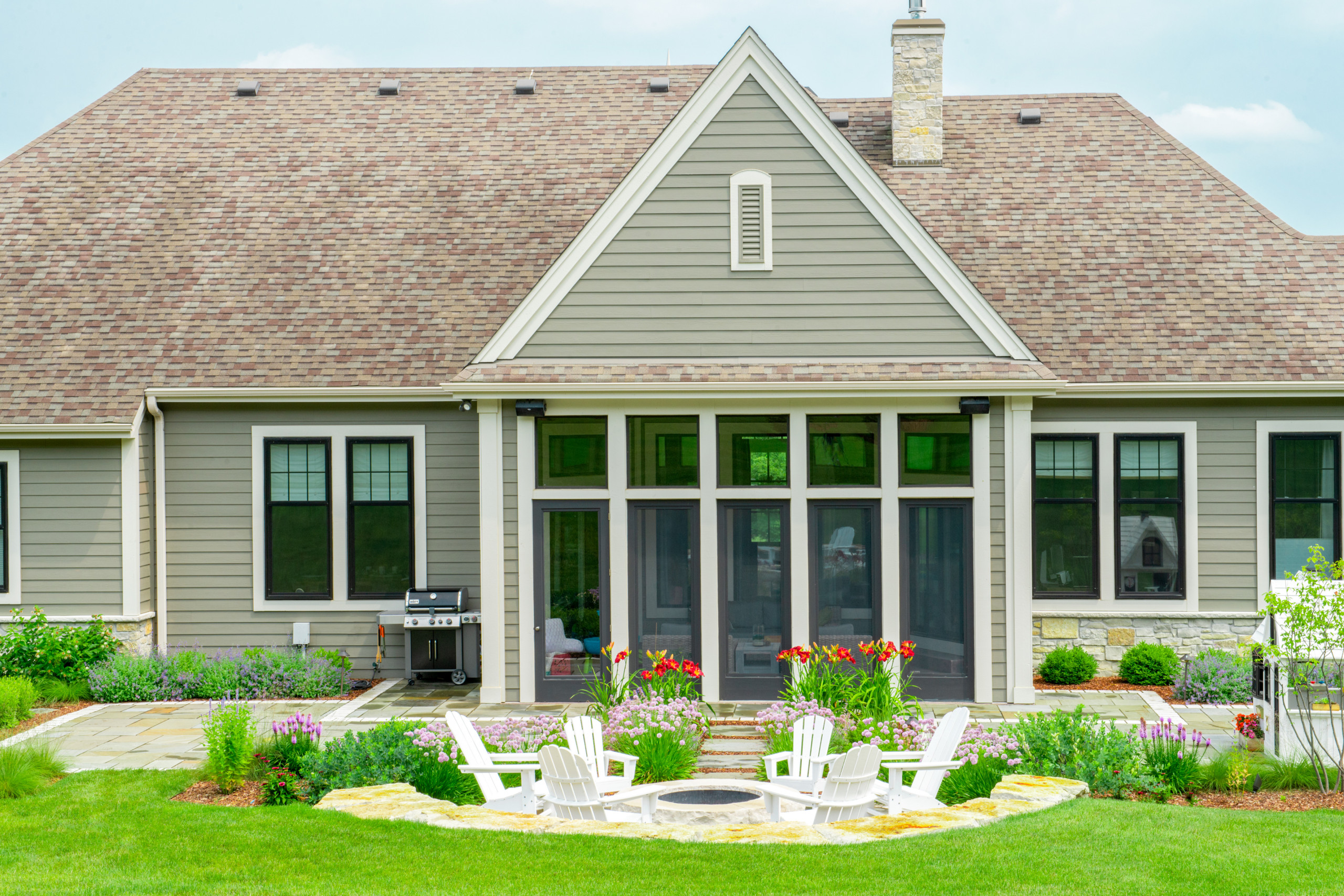 Transitional Back Yard Landscape - Mequon, WI