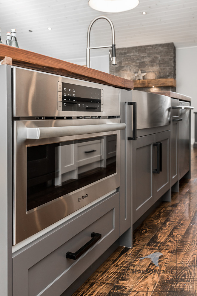 Inspiration for a transitional kitchen remodel in Toronto