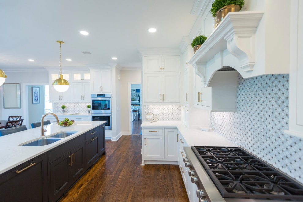 Example of a transitional kitchen design in Cincinnati