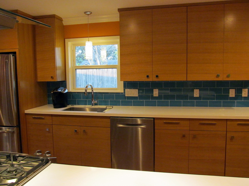 Kitchen - transitional kitchen idea in Houston