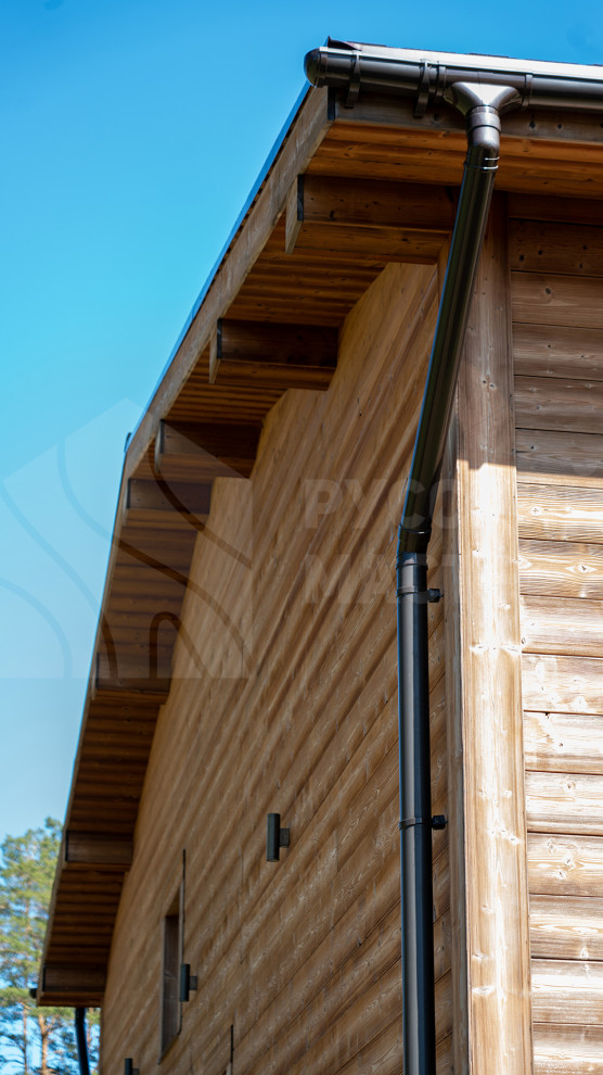 Дом в стиле шале на берегу Правдинского озера