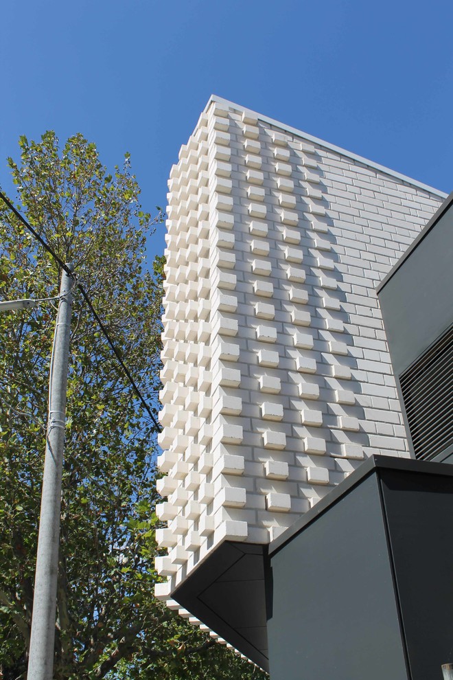 Photo of a contemporary white exterior in Melbourne.