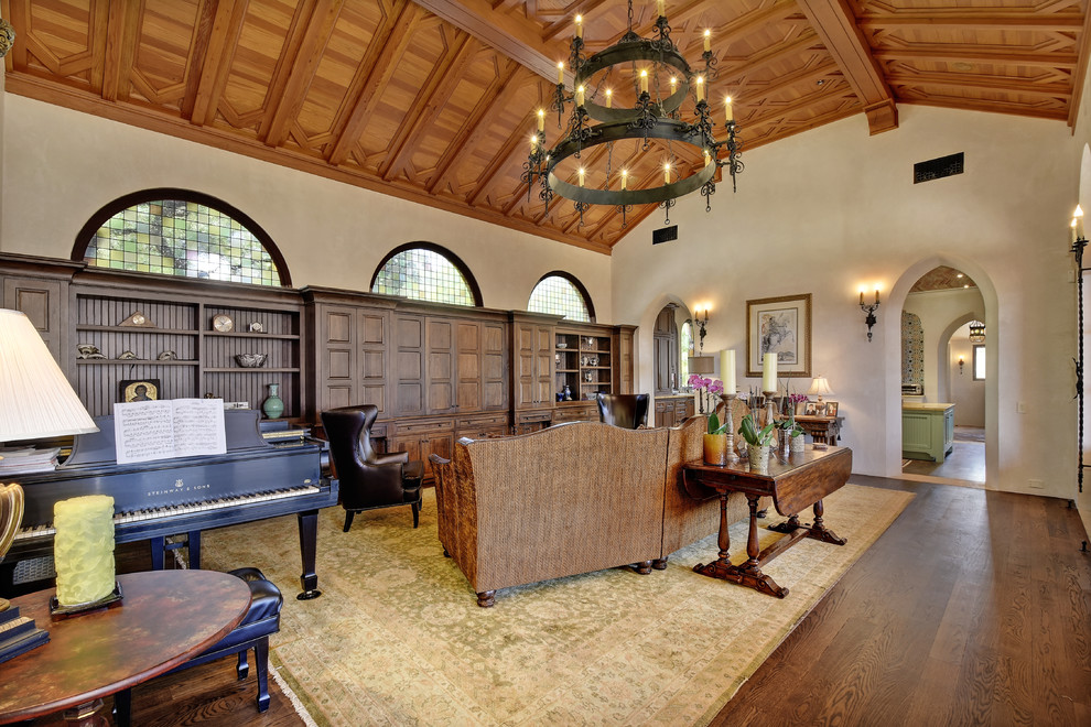 Transitional home design photo in Austin