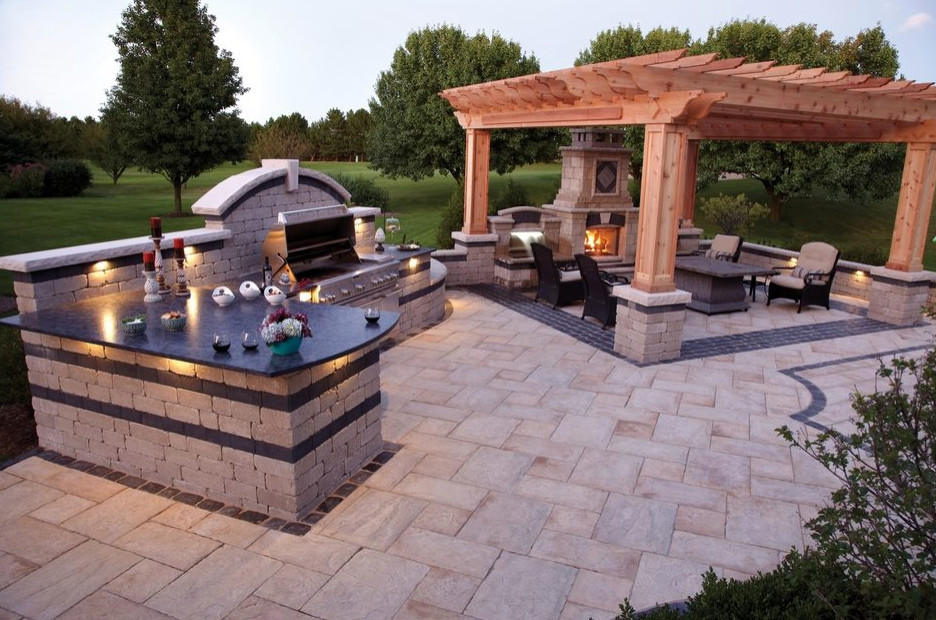 Outdoor Kitchen with fire place area
