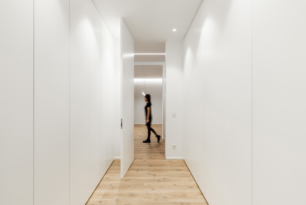 Design ideas for a contemporary bedroom in Bilbao.