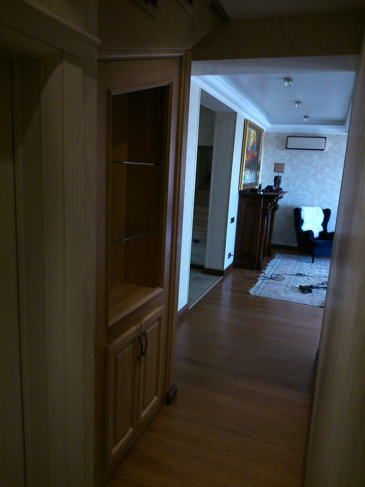 Потайной шкаф под лестницей