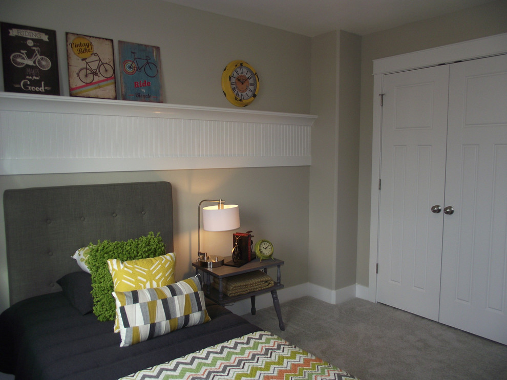 Inspiration for a mid-sized arts and crafts guest bedroom in Other with grey walls and carpet.