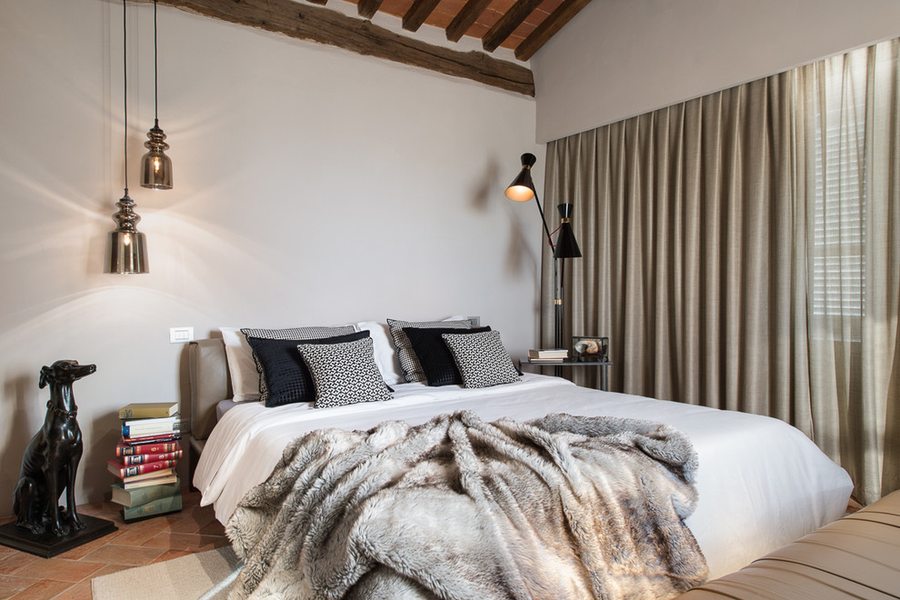 Design ideas for a contemporary bedroom in Florence.