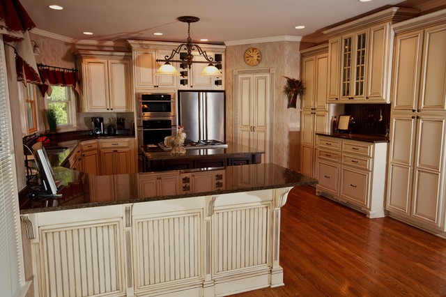 Glazed Kitchen Cabinets - Atlanta - by Kbwalls