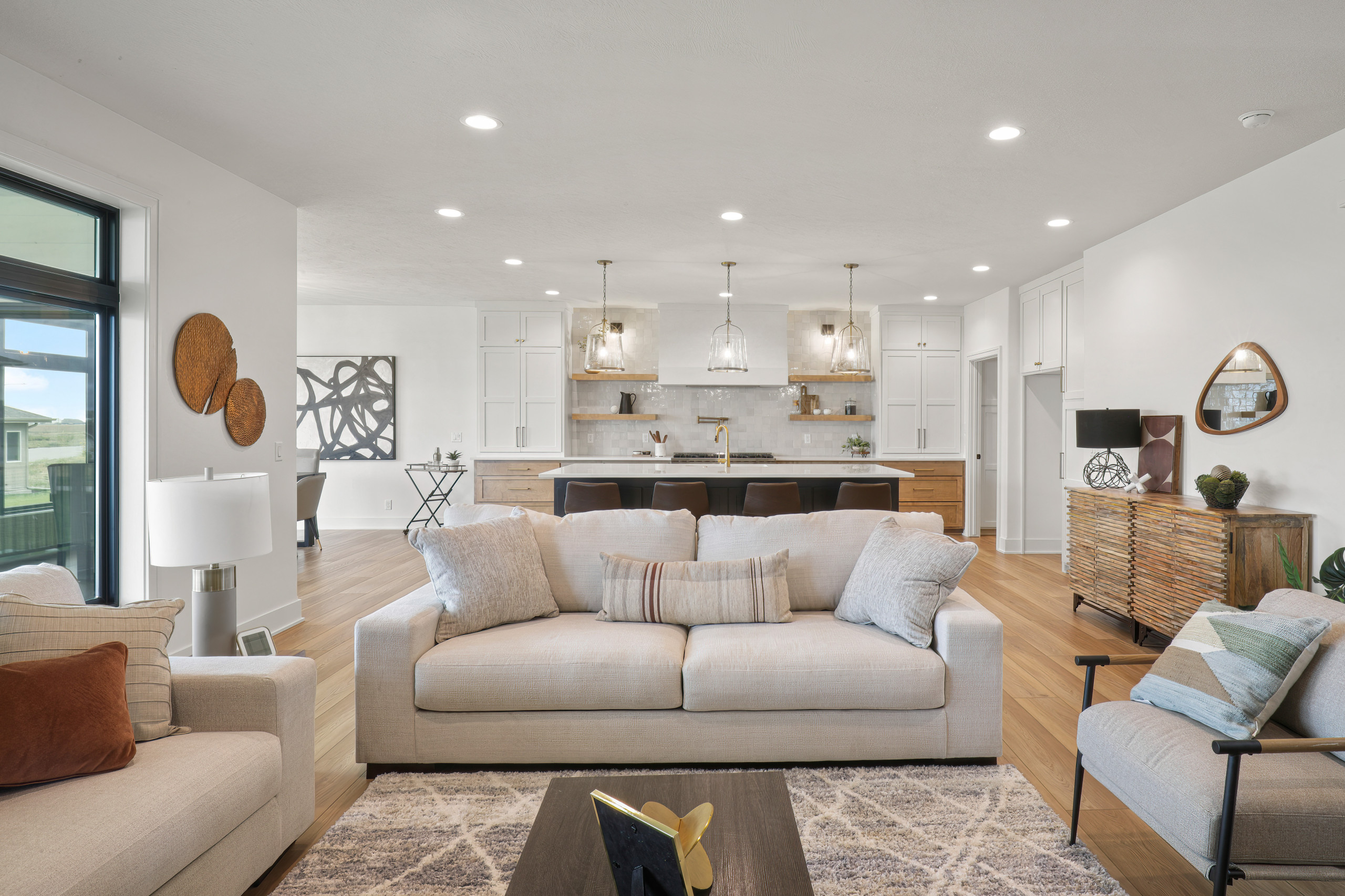 David Thoms 2-Story Elkhorn Staging