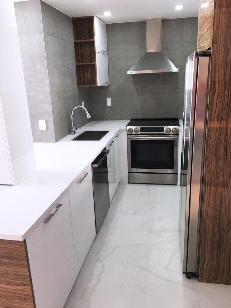Photo of a small modern u-shaped eat-in kitchen in Miami with an undermount sink, flat-panel cabinets, white cabinets, quartz benchtops, grey splashback, ceramic splashback, stainless steel appliances, marble floors, a peninsula and white floor.