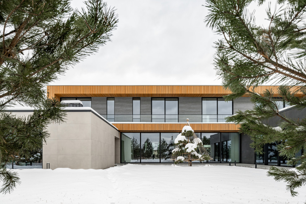 Двухэтажный загородный дом в современном стиле с глиняными акцентами