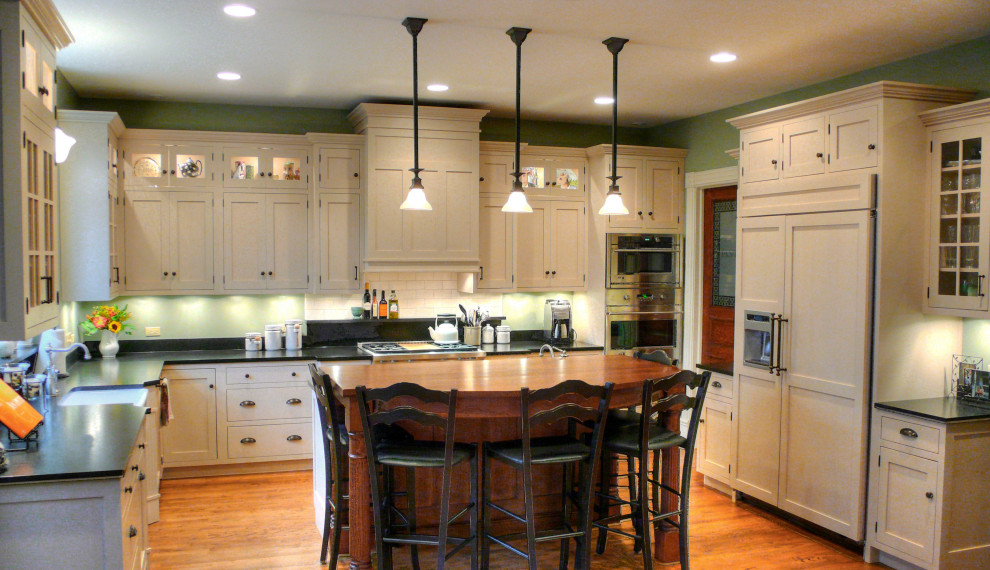 Kitchen - kitchen idea in Chicago