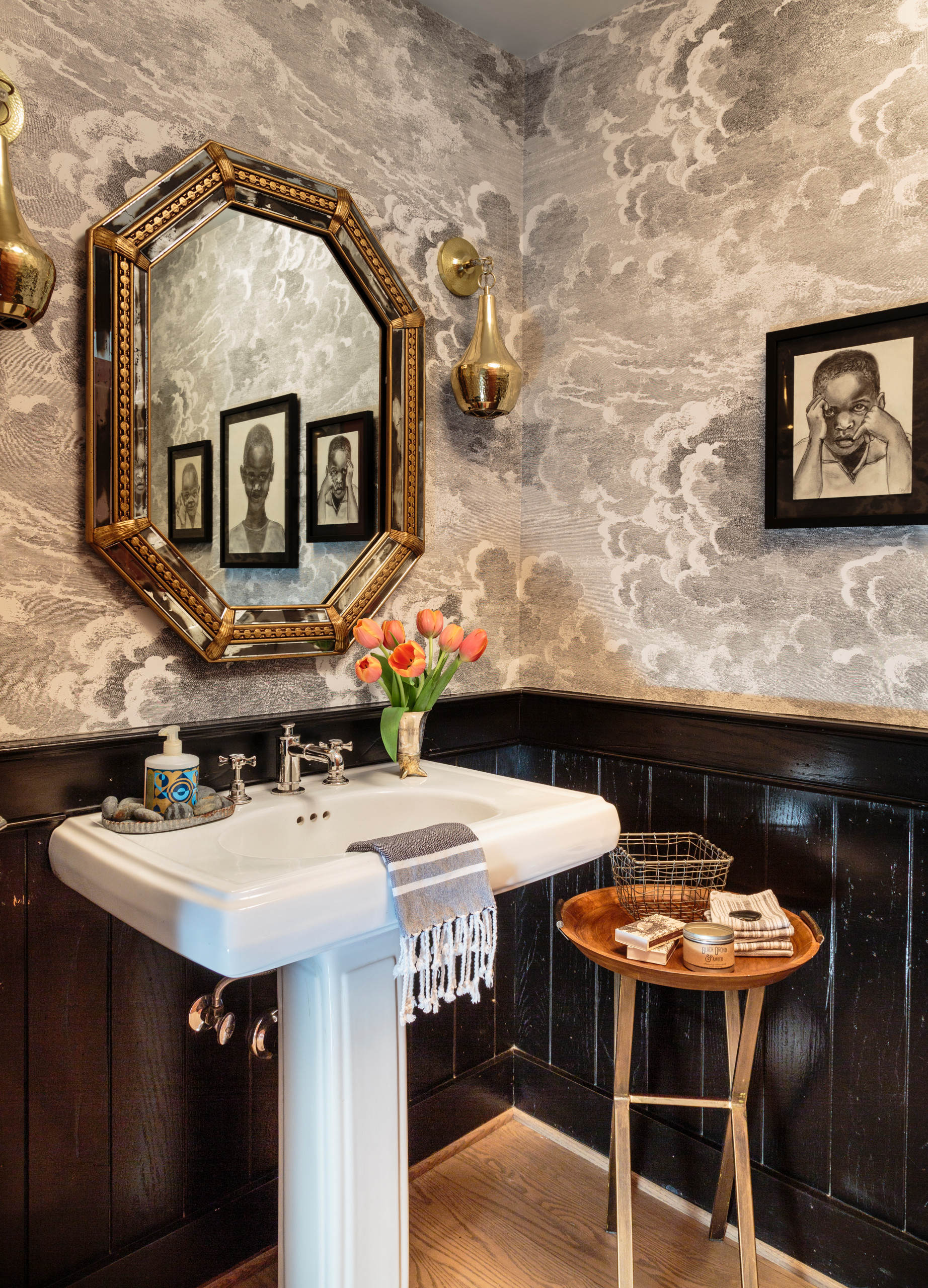 強化ガラス製バスルーム洗面台、滝型蛇口とポップアップ排水口付き