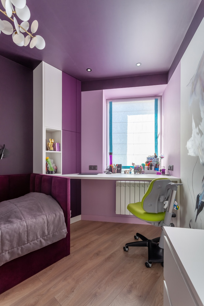 Учебный стол переходит в подоконник и в шкаф