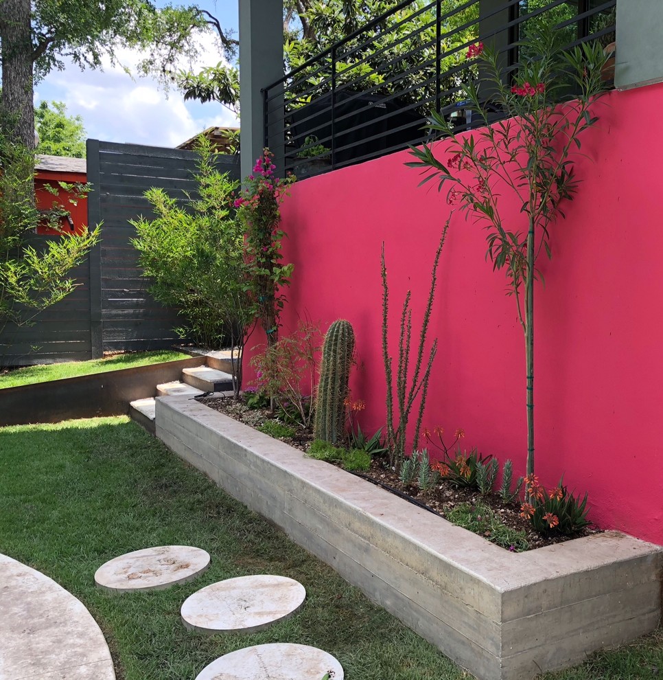Circle Pool, Pink Wall