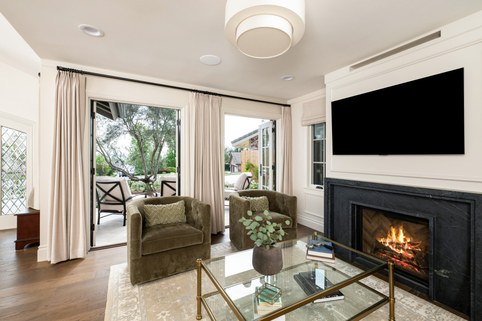 Example of a transitional living room design in Orange County