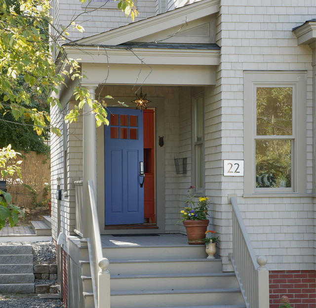 "East End" New Englander Rebuilt for modern life and efficiency classique-chic-entree