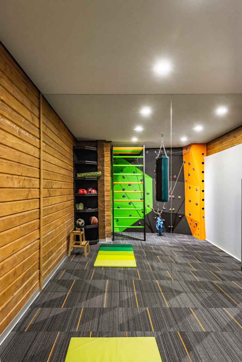 Дом среди берёз