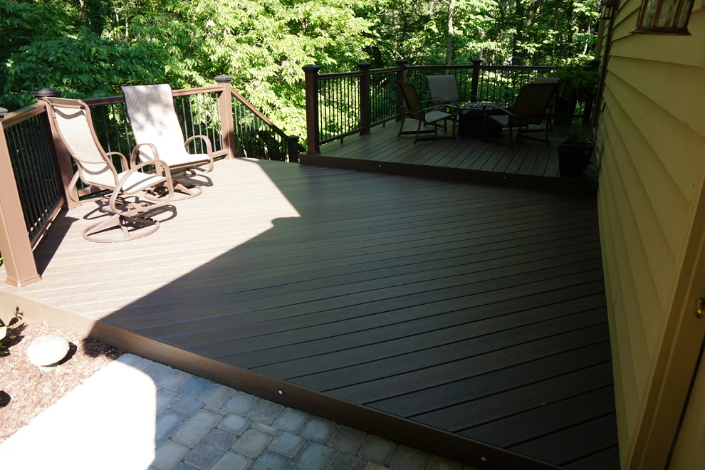 Photo of a contemporary deck in Indianapolis.