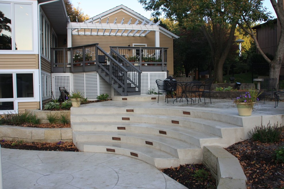 Transitional patio photo in Cedar Rapids